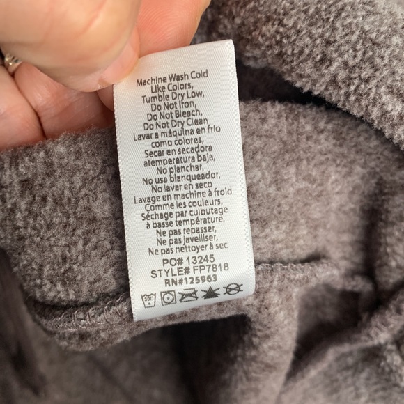 Beyond Yoga "New Terrain" sweatshirt Pullover Top in Raisin Size M - Picture 10 of 12